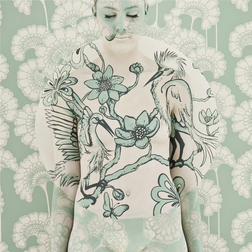 emma-hack-body-paint-designboom-07