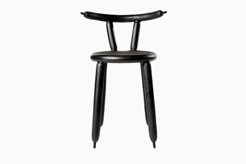 marcel wanders' carbon balloon chair debuts at the stedelijk