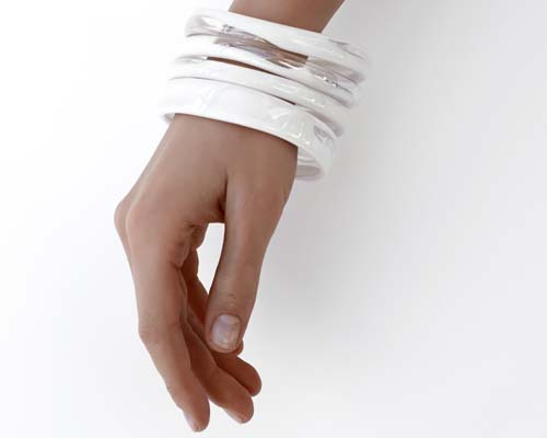 designboom shop: sir henry studio upcycles PET bottles into petits bracelets