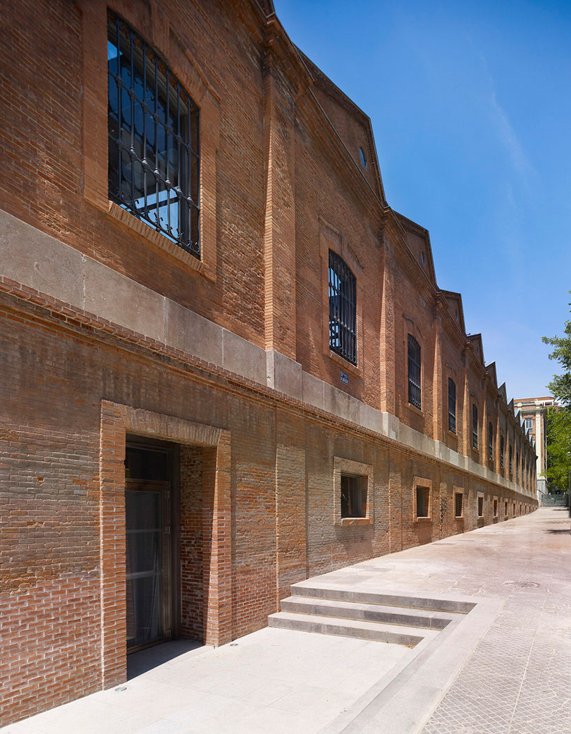 rafael-de-la-hoz-daoiz-y-velarde-cultural-center-designboom02