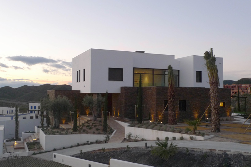 MVN arquitectos AP house designboom