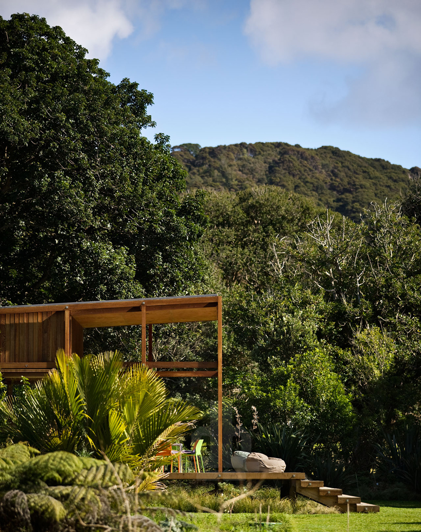 ccca_great_barrier_house_designboom04