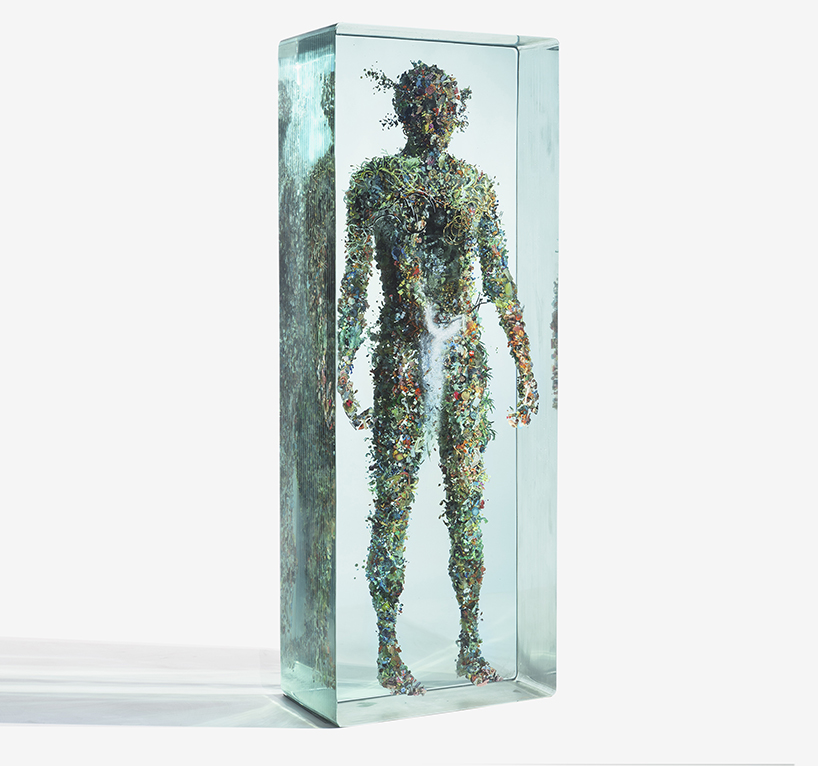dustin-yellin-confines-collaged-figures-in-layers-of-glass-designboom-03