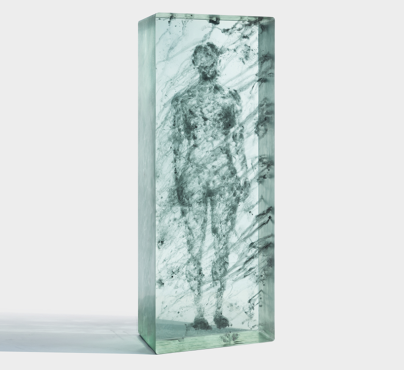 dustin-yellin-confines-collaged-figures-in-layers-of-glass-designboom-06