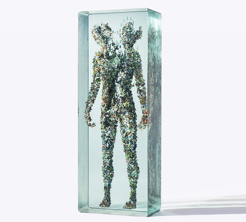 dustin-yellin-confines-collaged-figures-in-layers-of-glass-designboom-08
