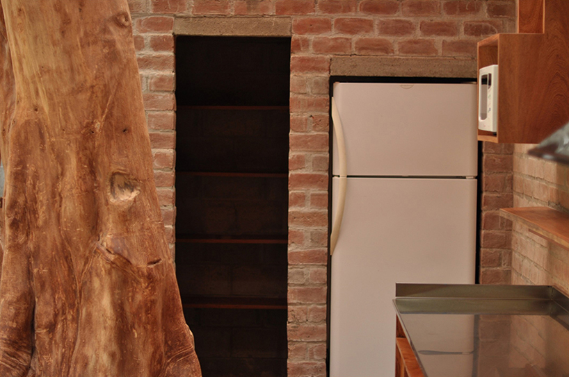 ghezzi-novak-tree-kitchen-bungalow-designboom07