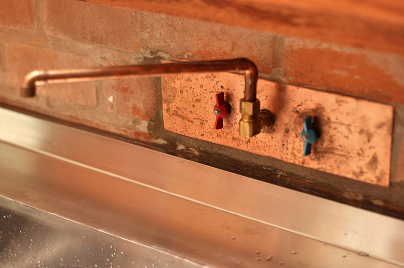 ghezzi-novak-tree-kitchen-bungalow-designboom09