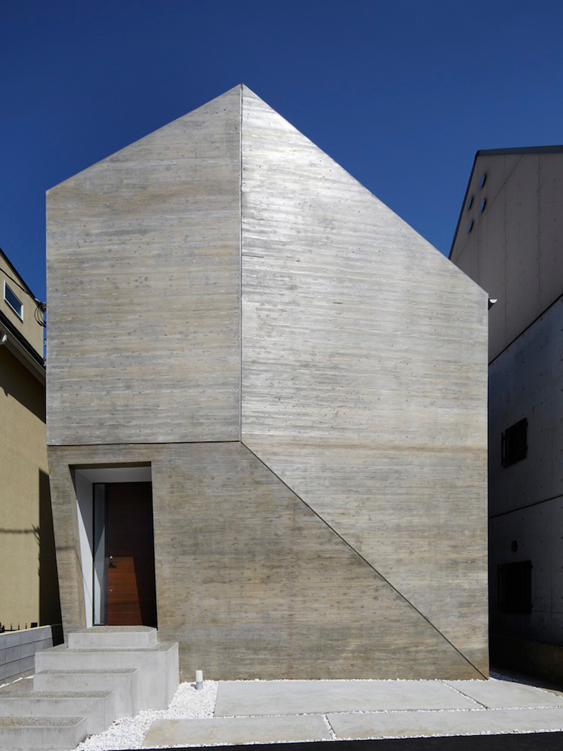 MDS constructs concrete-clad shirokane house in tokyo