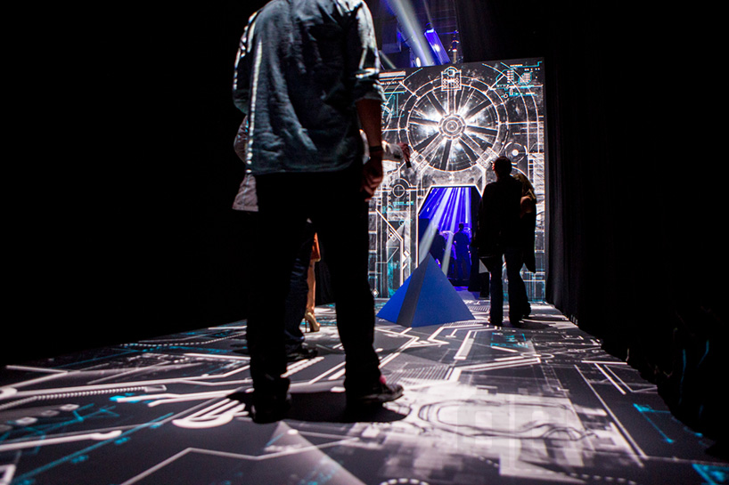 moment-factory-creates-a-multimedia-experience-for-oakley-designboom-05