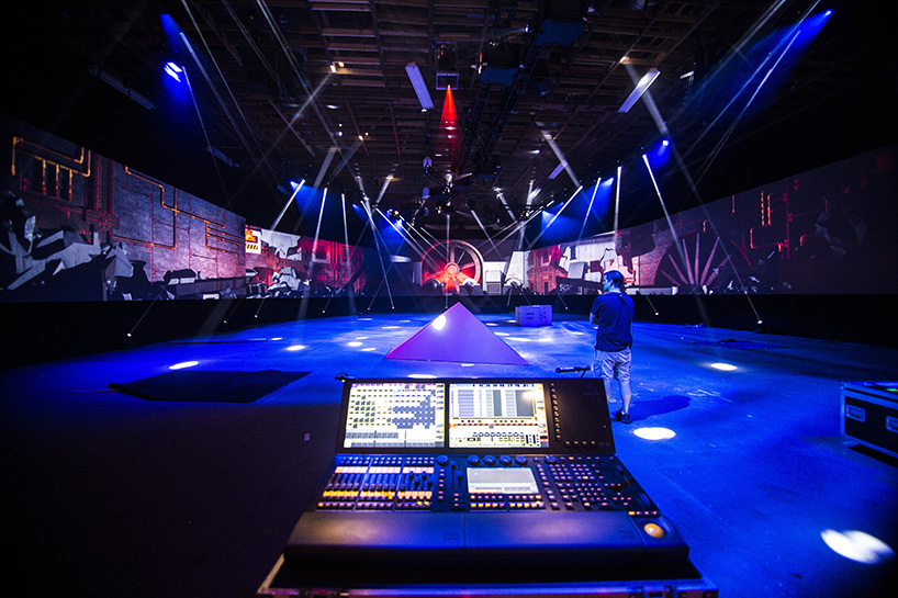 moment-factory-creates-a-multimedia-experience-for-oakley-designboom-09