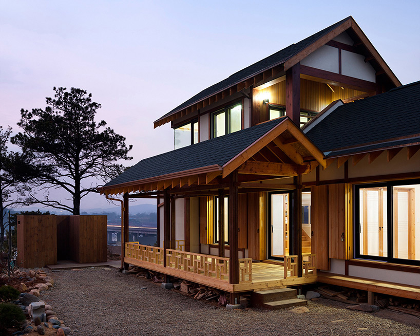 studio GAON assembles three tiered house for family reunions