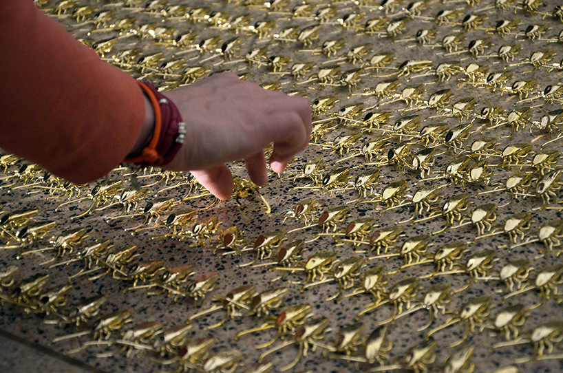 miklos kiss smuggles 14 carat golden roaches into famous museums  