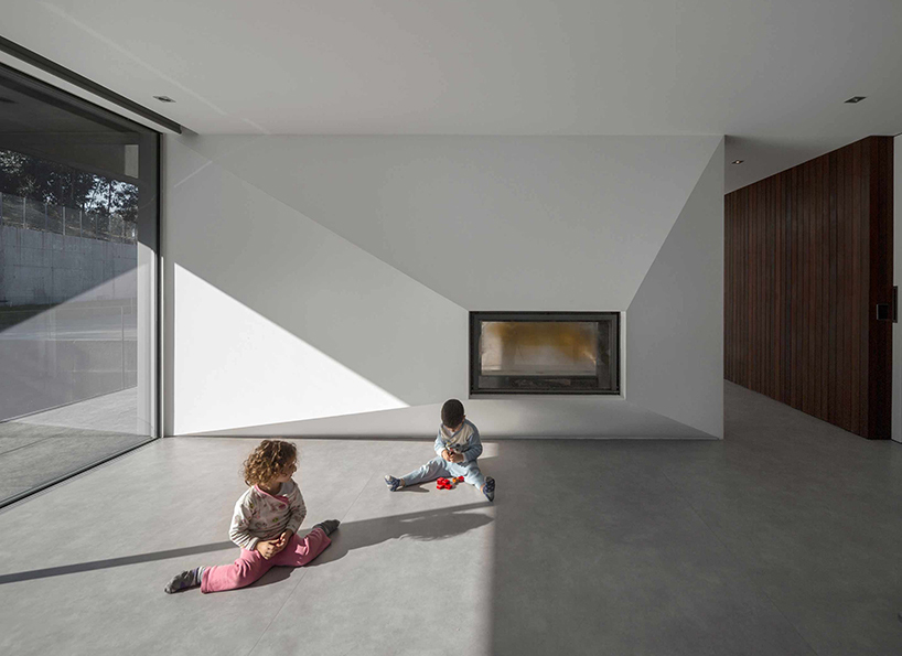 spaceworkers-be-house-designboom06