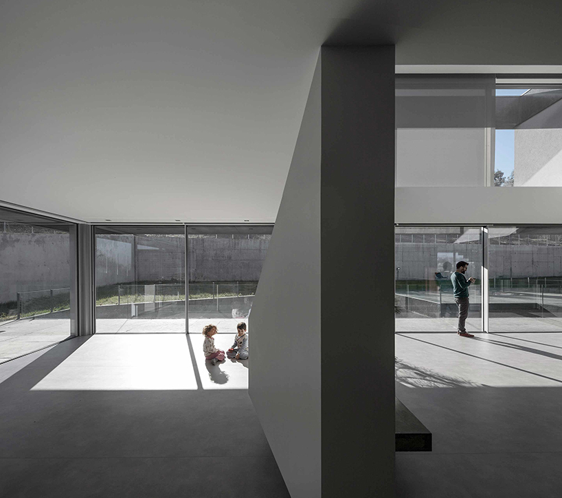 spaceworkers-be-house-designboom07