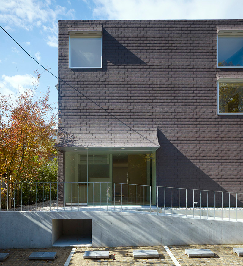 tomohiro-hata-architect-and-associates-atlas-house-designboom04