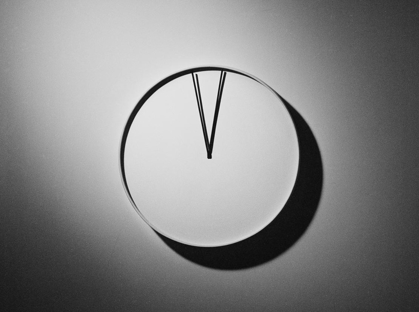 UJI wall clock syncs and moves to your heartbeat
