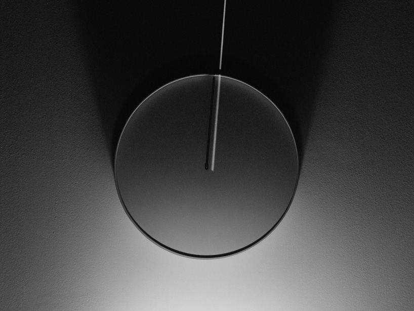 UJI wall clock syncs and moves to your heartbeat
