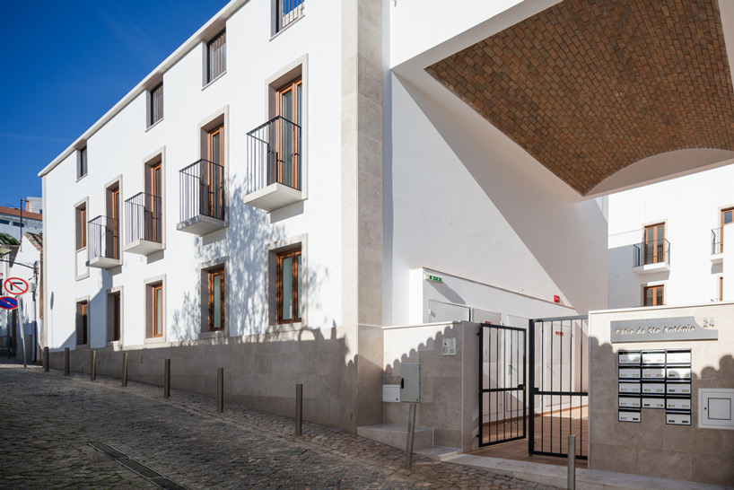 vitor vilhena arquitectura collective housing lagos designboom