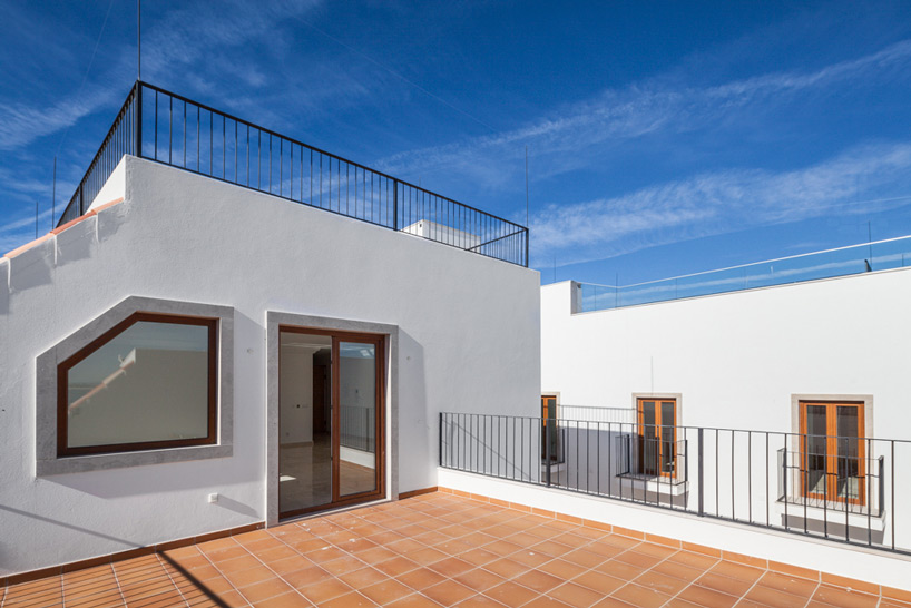 vitor vilhena arquitectura collective housing lagos designboom