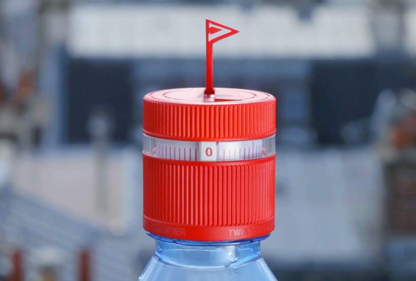 https://www.designboom.com/wp-content/uploads/2014/05/vittel-refresh-water-bottle-reminds-you-to-stay-hydrated-designboom-01.jpg