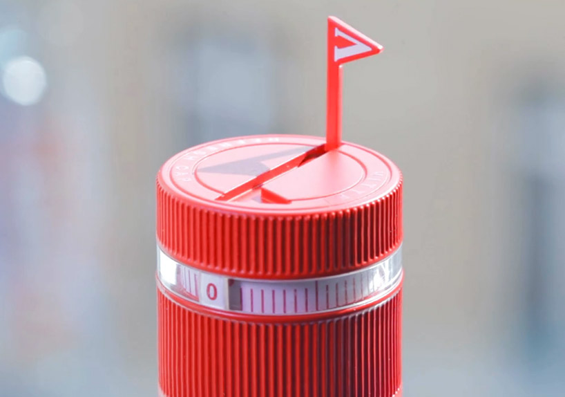 vittel refresh water bottle reminds you to stay hydrated