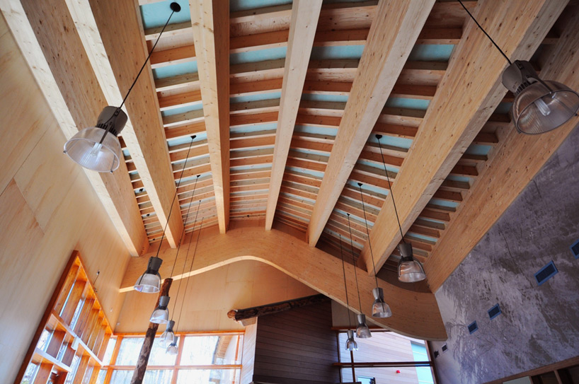 24H architecture highway support center assen designboom