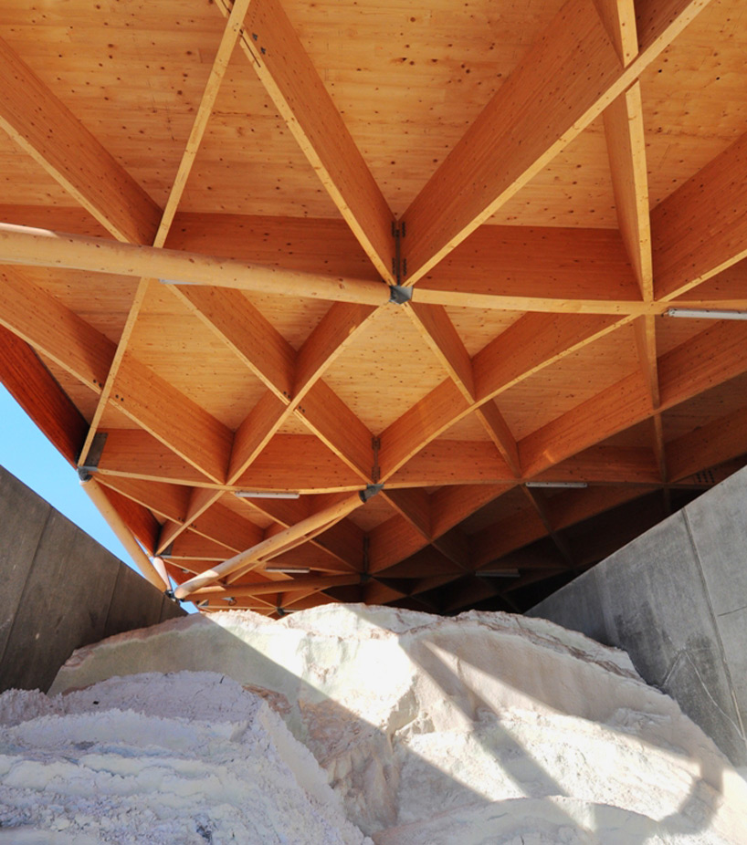 24H architecture highway support center assen designboom