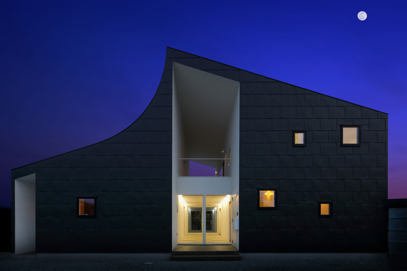 I.R.A. / international royal architecture KHT house japan designboom 