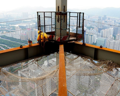 china's tallest skyscraper under construction: one floor every four days