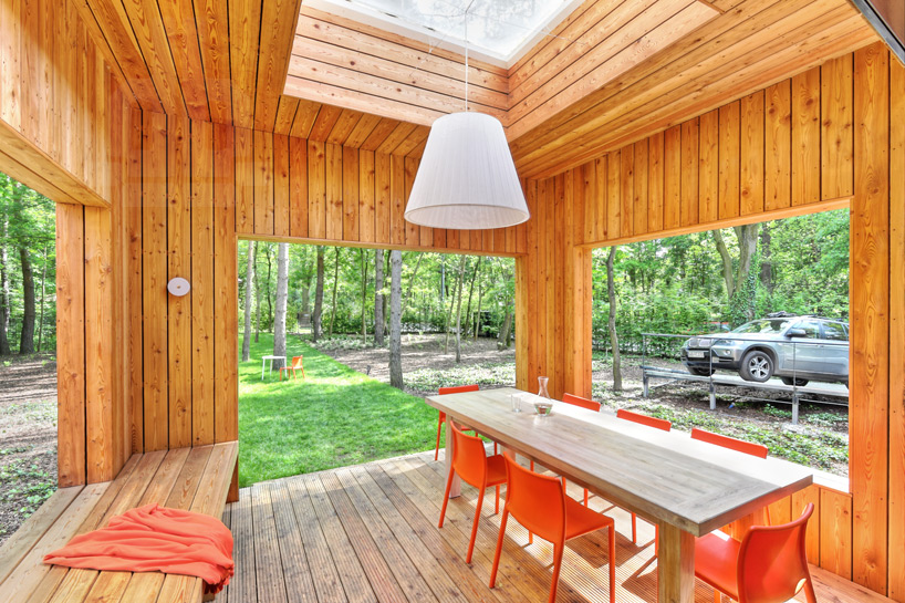 jakub szczesny centrala house in podkowa designboom