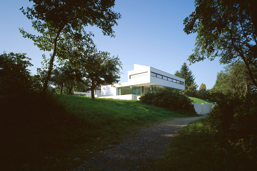 philipp architekten villa nature transparency