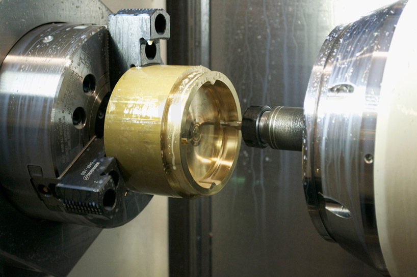 quentin de coster lamp modulates intensity light