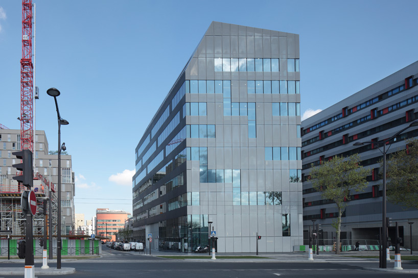 ECDM architectes M5B3 offices designboom