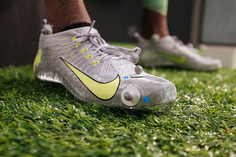 nike vapor ultimate football cleats