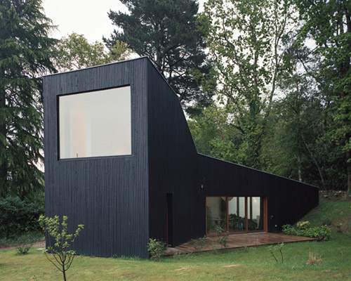 raum architects slopes holiday home into the wilderness