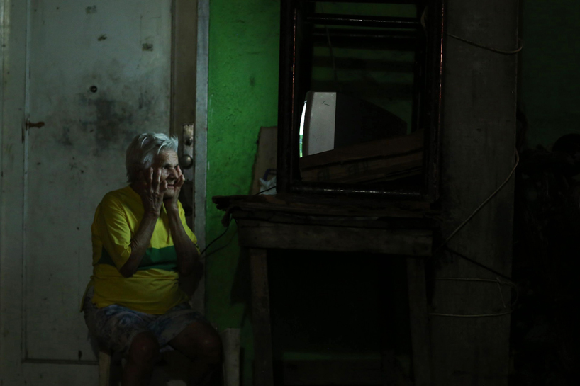 watching-the-world-cup-designboom10