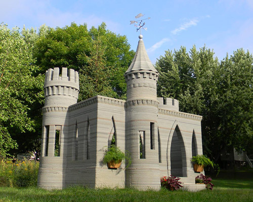 andrey rudenko constructs 3D printed concrete castle in minnesota