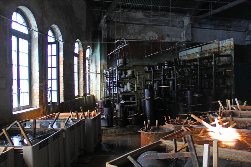 carlo moretti glassblowing factory designboom