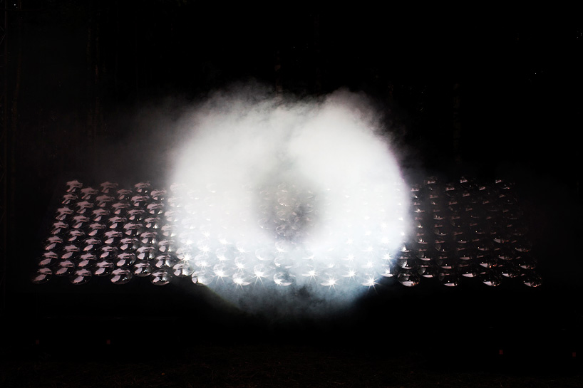 kimchi and chips forms 3D light phantoms 