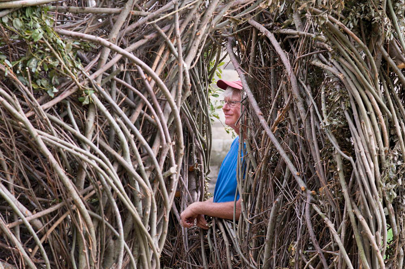 patrick dougherty weaves fit for a queen in nantes