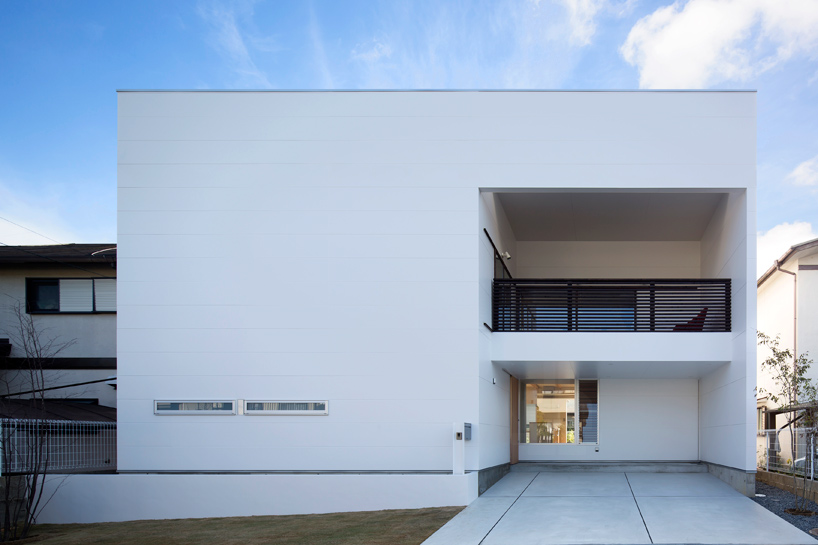 yoshiaki yamashita house with north side terrace oaska designboom