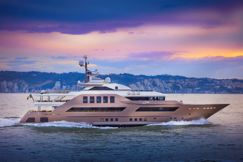 CRN-mega-yachts-j'ade-designboom031