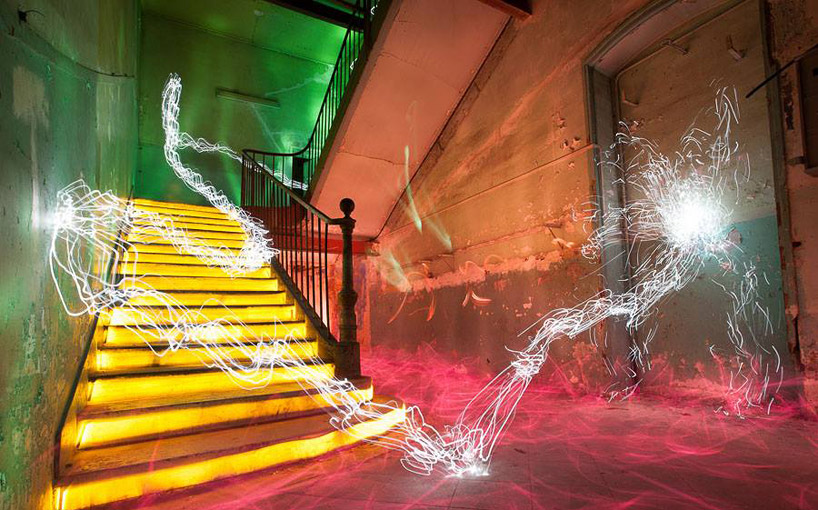 DIY stereoviewer allows you to visualize lightpainting in 3D