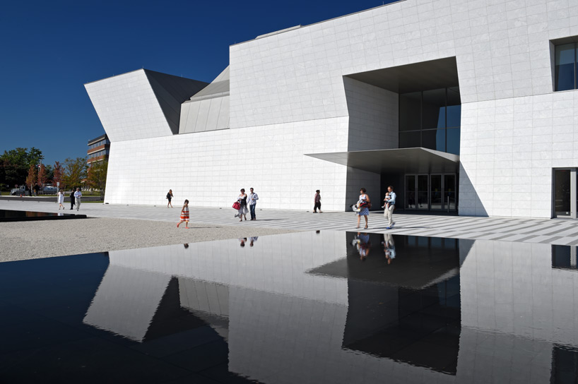 aga khan museum fumihiko maki toronto designboom