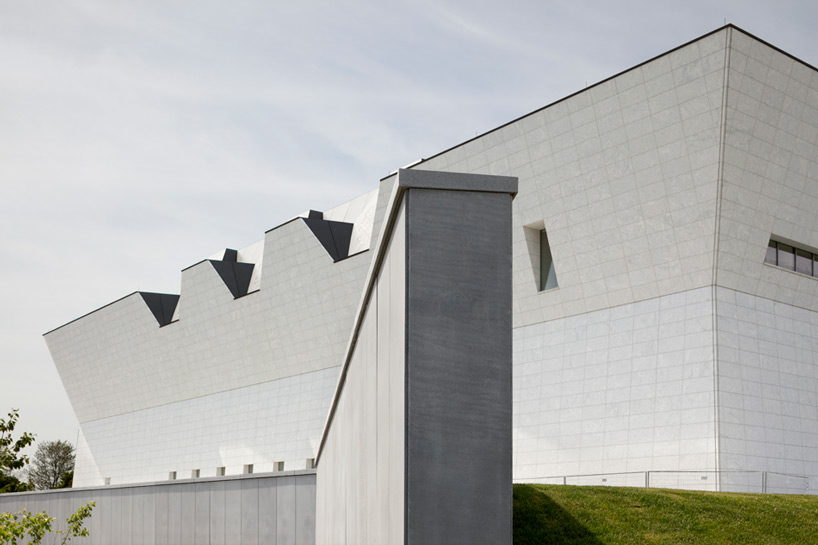 aga khan museum fumihiko maki toronto designboom