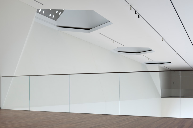 aga khan museum fumihiko maki toronto designboom