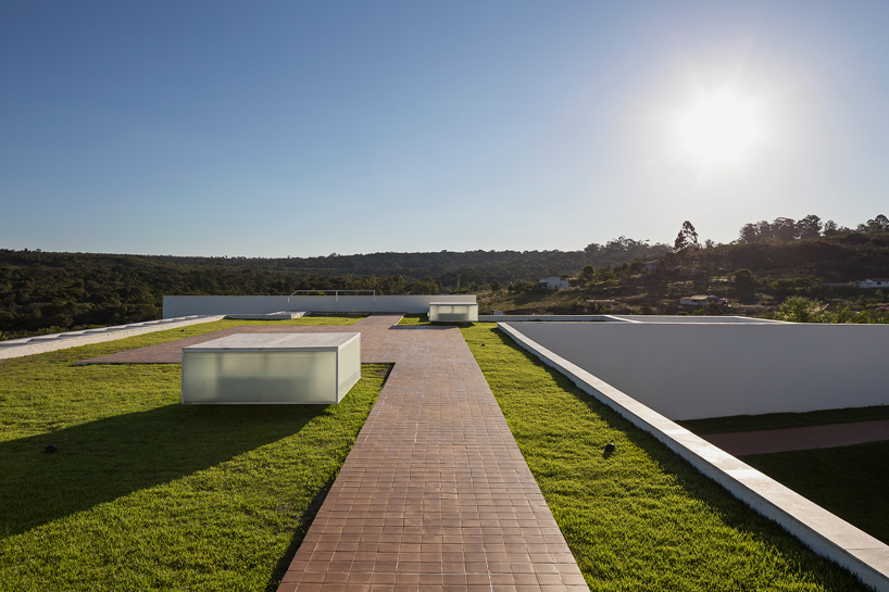 bloco arquitetos torreao house brasilia designboom