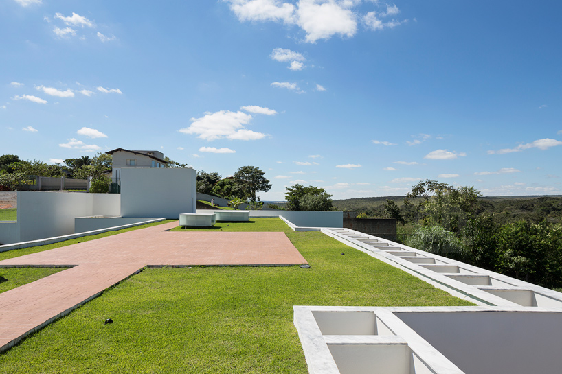 bloco arquitetos torreao house brasilia designboom