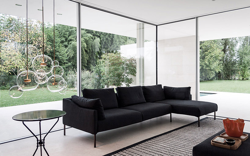 giopato-coombes-editions-bolle-blown-glass-lamp-designboom-03