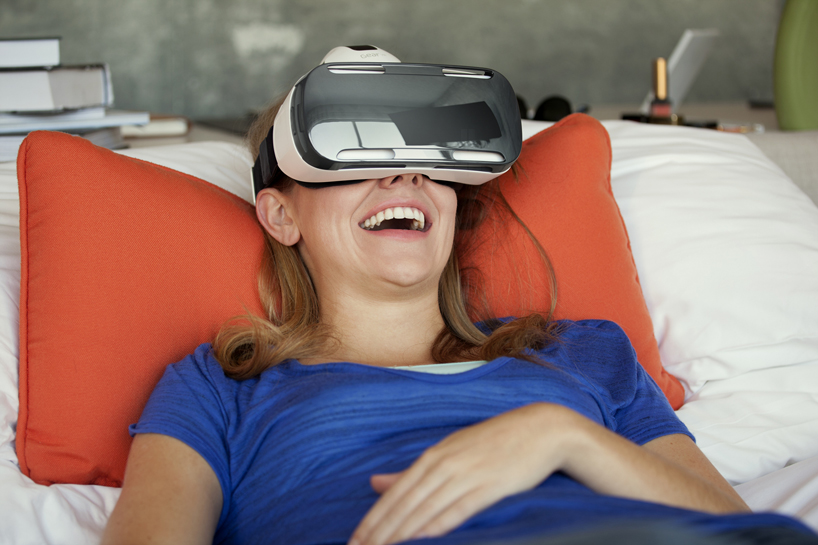 samsung-gear-VR-designboom03